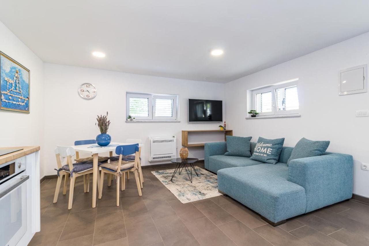 Tino Apartment With Free Parking 풀라 외부 사진