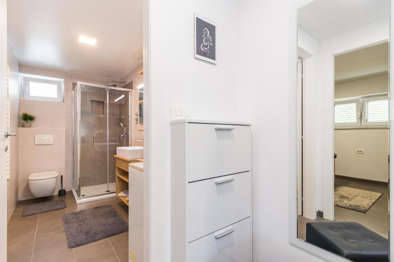 Tino Apartment With Free Parking 풀라 외부 사진